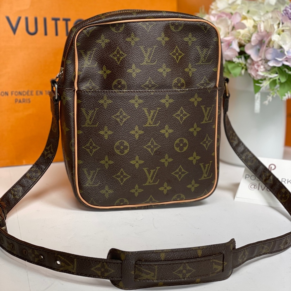 Authentic Louis Vuitton Shoulder bag